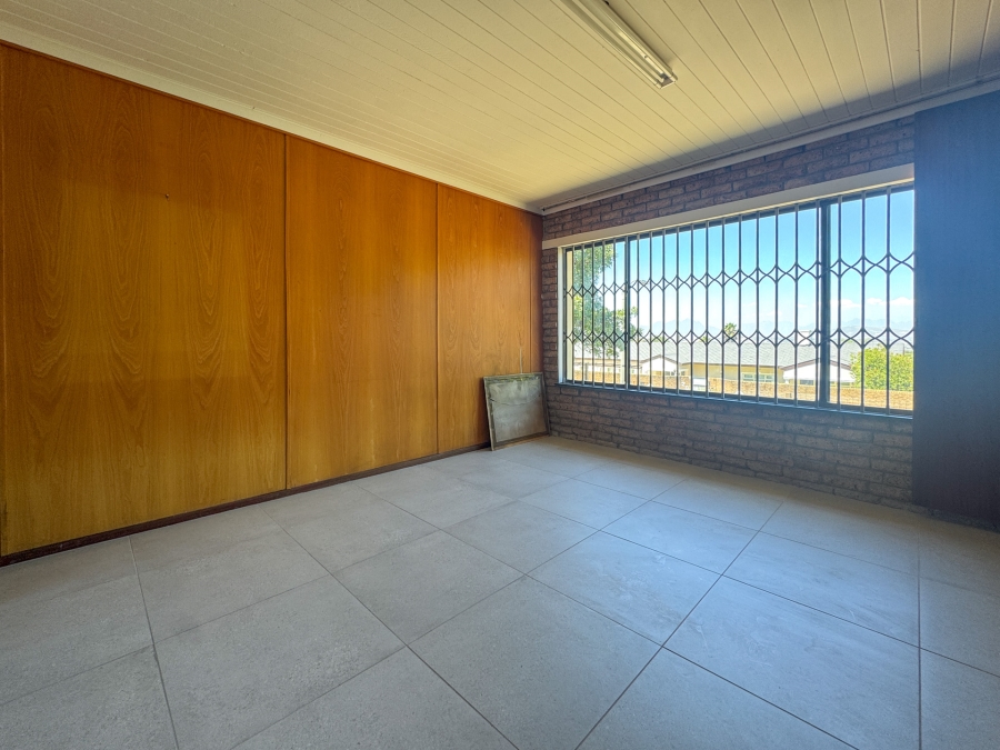 4 Bedroom Property for Sale in Stellenberg Western Cape